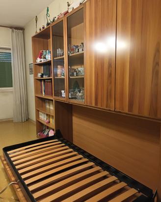 Mobile letto poco usato piu lampadario