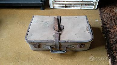 Valigia antica cm52x32x15 a 20€
