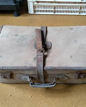 Valigia antica cm52x32x15 a 20€