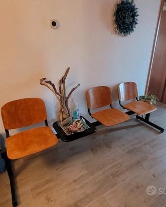 sala d'aspetto sedute panchina legno e ferro vi ta