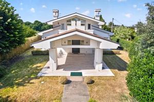 Villa di 250 m² con più di 5 locali a Legnaro