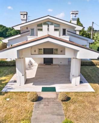 Villa di 250 m² con più di 5 locali a Legnaro