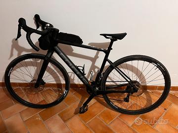 Bici gravel Focus Atlas 8.7 in carbonio