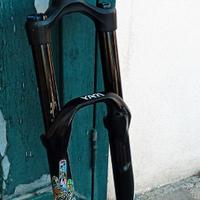 Forcella Rockshox Yari 27,5'' , 180mm