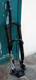 Forcella Rockshox Yari 27,5'' , 180mm
