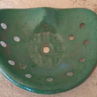 Sedile in metallo attrezzi agricoli