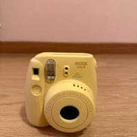 Fujifilm Instax Mini 8 gialla + custodia