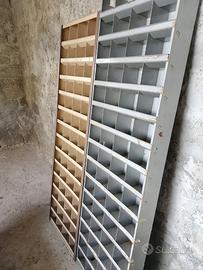 Scaffali con scomporti