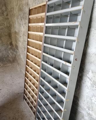 Scaffali con scomporti