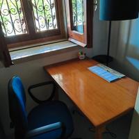Scrivania studio con sedia completa