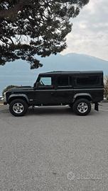 Land rover defender svx 