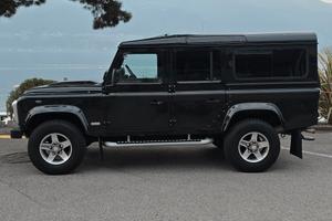 Land rover defender svx 