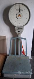 Bilancia vintage a colonna