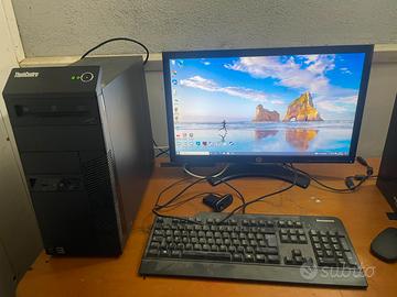 Postazione PC, tastiera, monitor e webcam