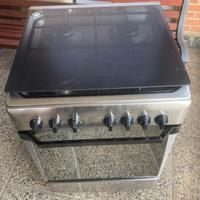 CUCINA INDESIT: n.4 fuochi  + forno elettrico