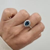 Anello in Oro 18 kt con Zaffiro London Blu e Diama