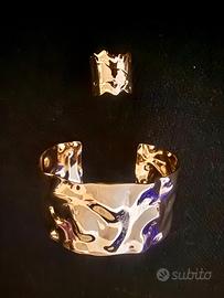 Bracciale e anello rigidi