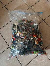 Sacco da circa 5 kg di Lego