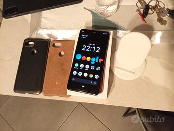 Google pixel 3 XL con Google stand e cover spigen