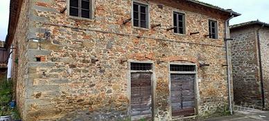 Rustico / Casale di 260 m² con più di 5 locali a T