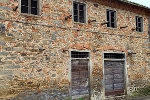 Rustico / Casale di 260 m² con più di 5 locali a T