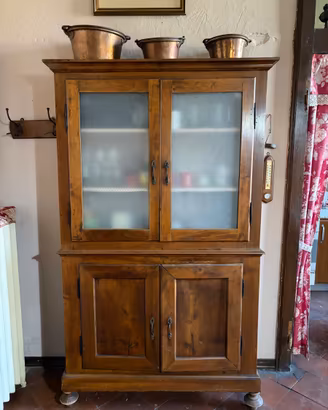 Credenza vetrina doppio corpo in legno massello co