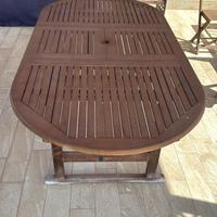 Tavolo in legno da esterno