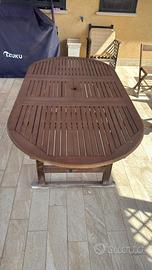 Tavolo in legno da esterno