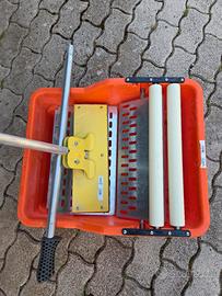 Vaschetta e spugna pavimenti