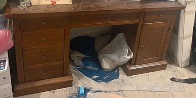 Scrivania in legno