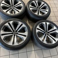 Cerchi+gomme Audi Q8 R22