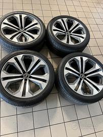 Cerchi+gomme Audi Q8 R22