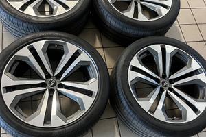 Cerchi+gomme Audi Q8 R22