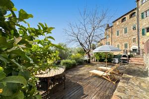 CASA SEMINDIPENDENTE A CIPRESSA