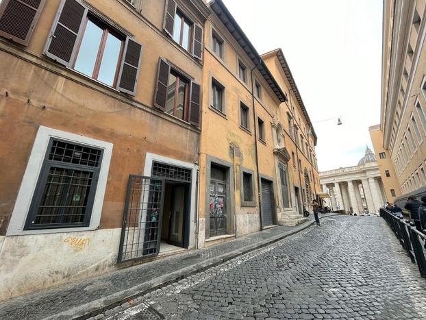 Negozio adiacente piazza san pietro