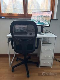 Scrivania per computer con cassetti