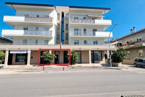 Immobile adatto per attività o ufficio