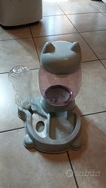Distributore automatico cibo gatto