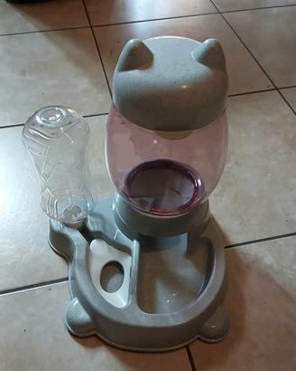 Distributore automatico cibo gatto