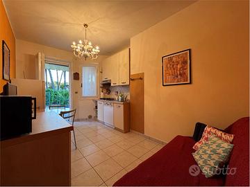 Villetta con giardino in villaggio con piscina