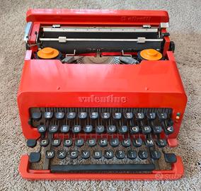 Macchina da scrivere Olivetti Valentine rossa