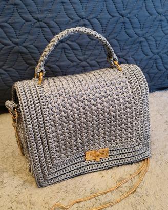 Borsa da donna fatta a mano all'uncinetto