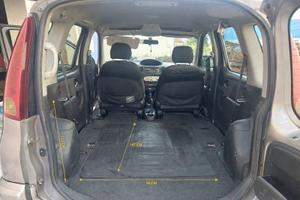Auto Toyota Yaris Verso