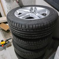 Gomme 215/60 R17 96H pneumatici con cerchi