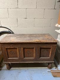 Mobile cassapanca indiano intagliato