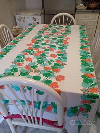 Tovaglia in cotone 12 posti con fiori.