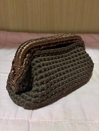 Borsa nuova fatta con uncinetto marrone