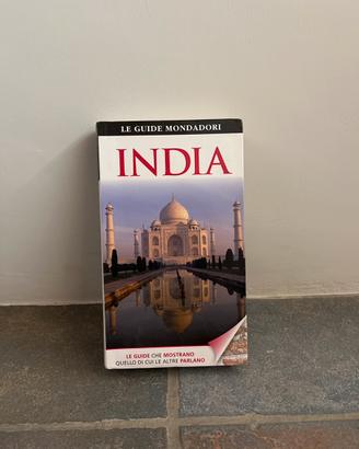 INDIA (guida mondadori)