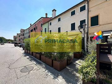 Immobile di 260 m² con più di 5 locali a Mirano