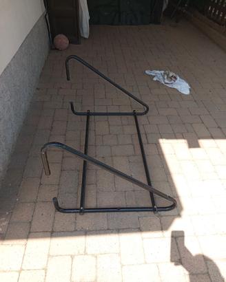 Supporto porta gomme da parete